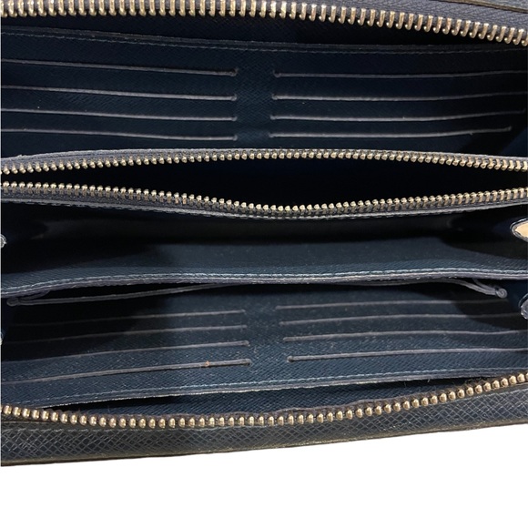 LOUIS VUITTON Taiga Leather XL Zippy Wallet - Picture 10 of 14